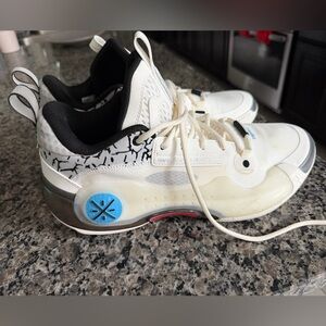 Way of Wade 10 Low ‘Black Flash’ Size 11